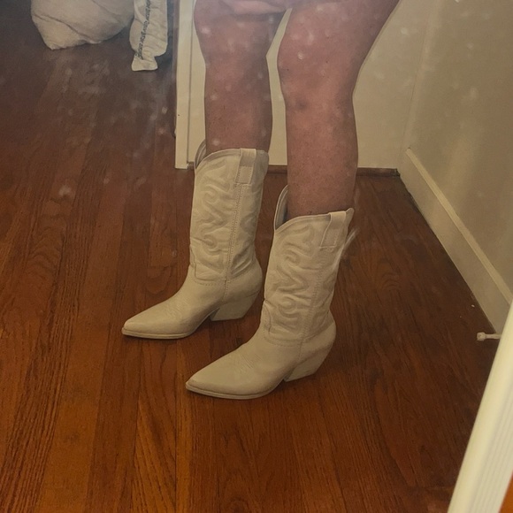 Creamish white cowgirl boots-worn - Picture 4 of 4